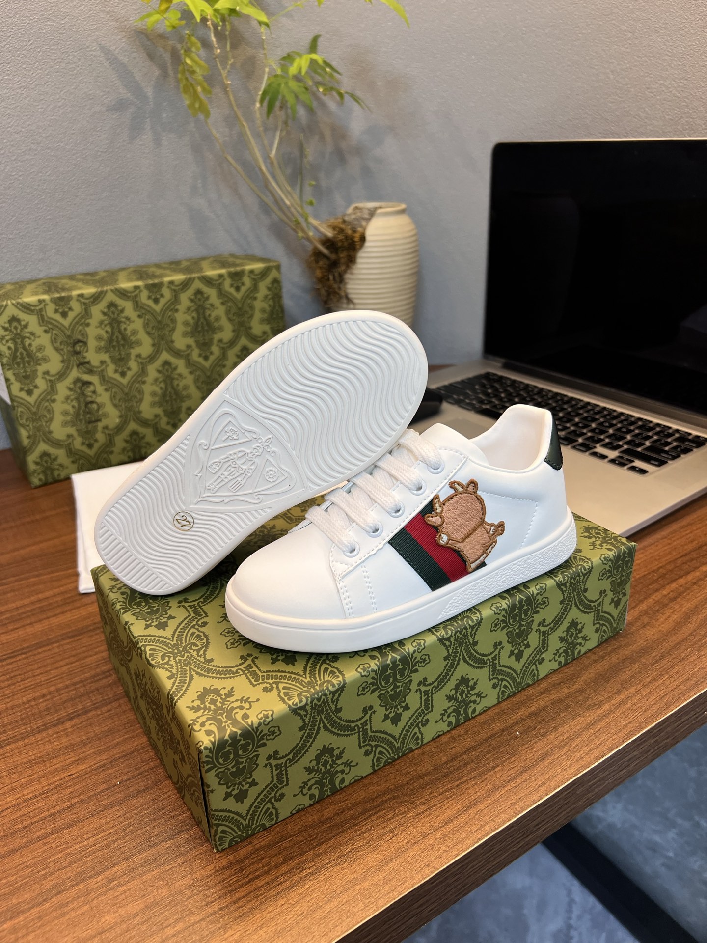 Children's shoes child